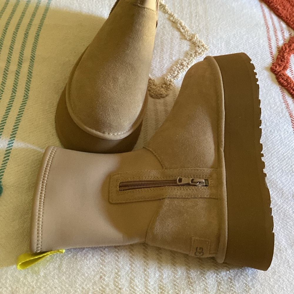 Ugg Australia
Ugg Australia is a luxury lifestyle brand
